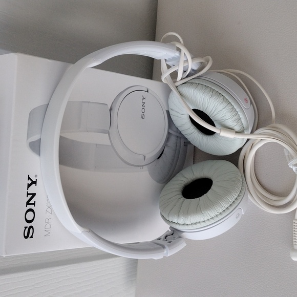 Sony Headphones - Picture 12 of 14